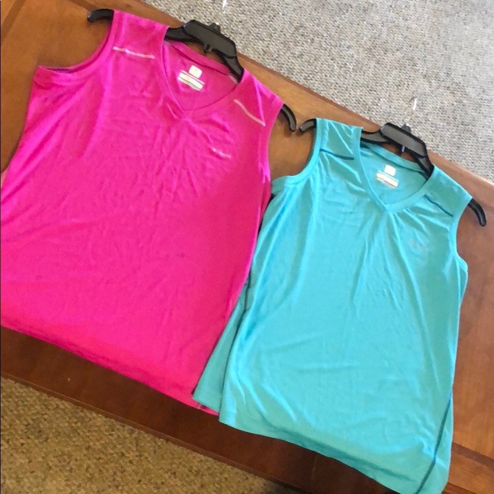 2 women’s large Columbia Omni-Freeze tank tops